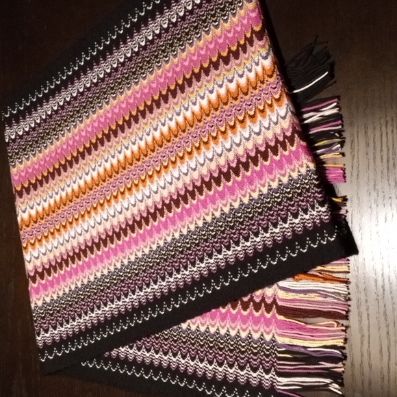 AUTHENTIC STUNNING MISSONI SCARF - Picture 2 of 6